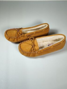 Minnetonka‎ Cally Leather Moccasin Slippers in Cinnamon 9